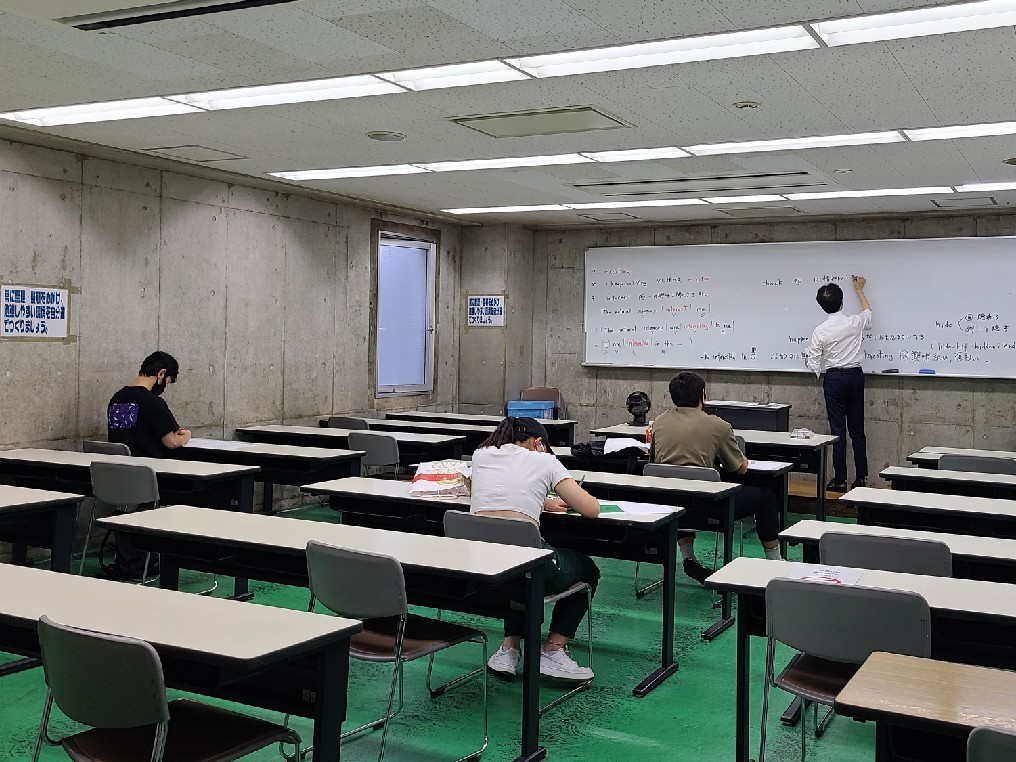 https://www.e-taishin.com/diary/img/20210627abe03%E8%8B%B1%E8%AA%9E%E5%AF%BE%E9%9D%A2.jpg